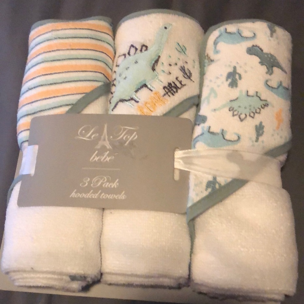 NWT Le Top Bebe Baby 3 Pack Dinosaur Hooded Towels - 28" x 28"- 100% Polyester